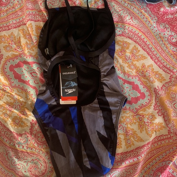 BRAND NEW SPEEDO ENDURANCE - Picture 3 of 3